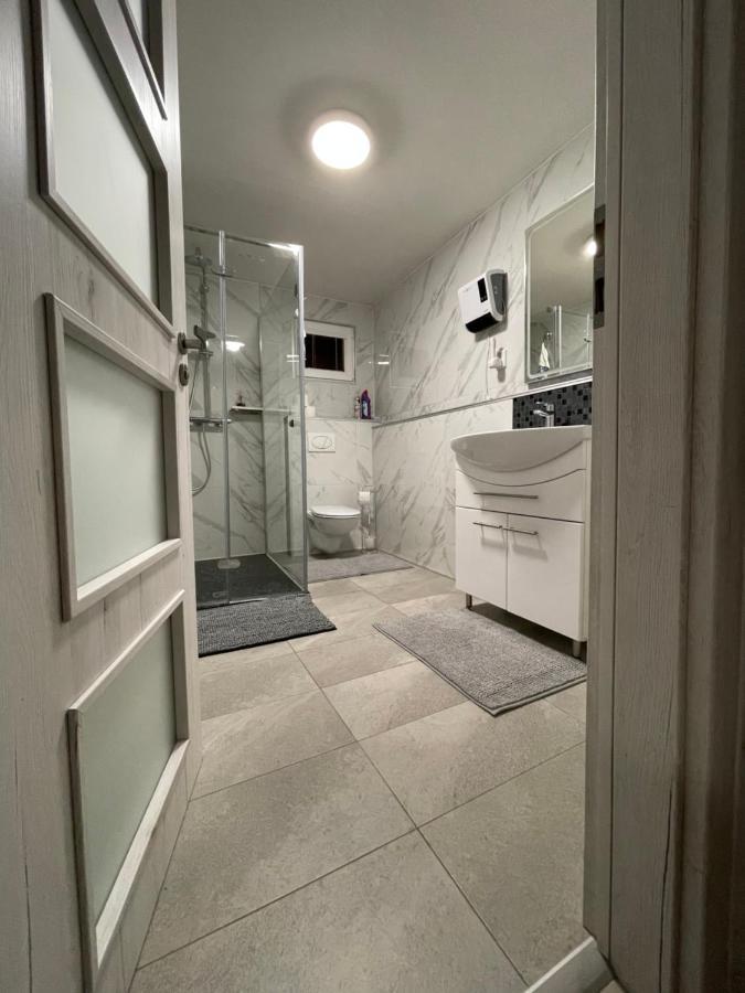 Johnys Apartment Острава Екстериор снимка